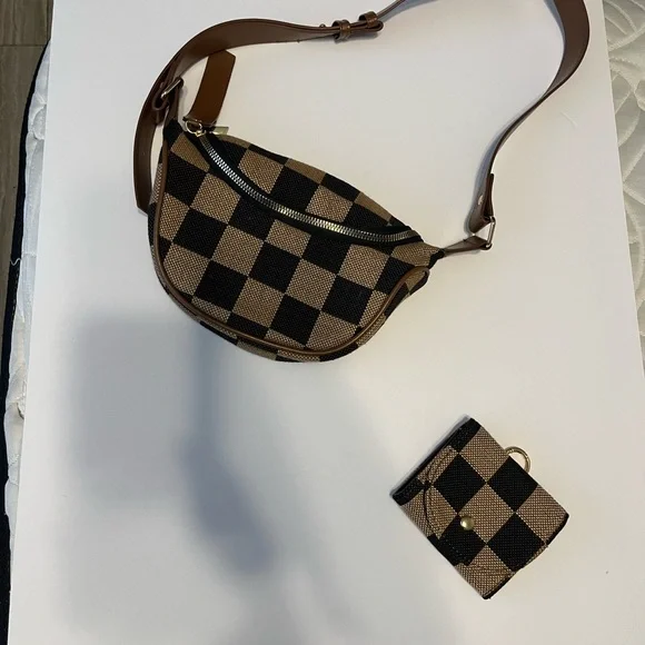 New No Tags Women brown checkered chest bag fanny pack headphone cross crossbody - Picture 2 of 7